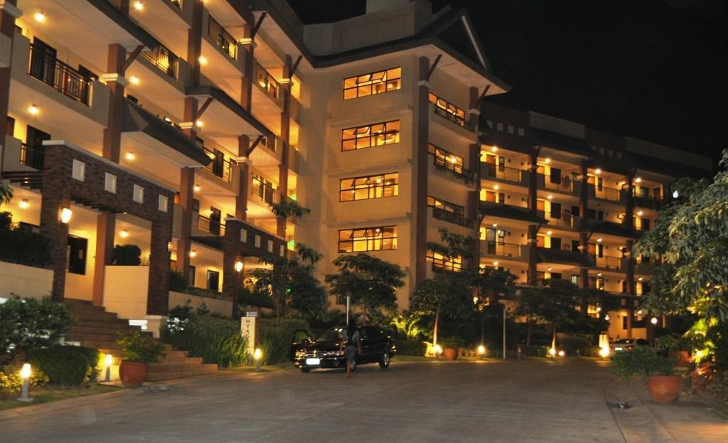 Family Condo Unit In Magnolia Place Quezon City Exterior photo