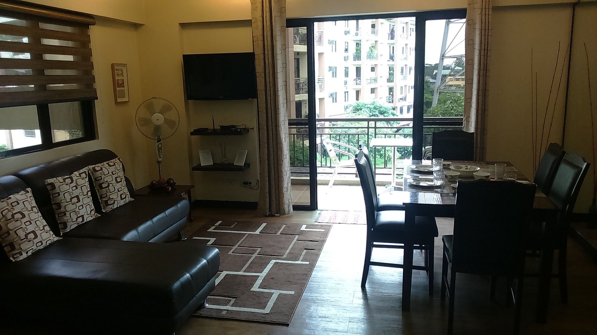 Family Condo Unit In Magnolia Place Quezon City Exterior photo